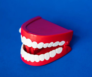A Beginner’s Guide to Denture Cleaning