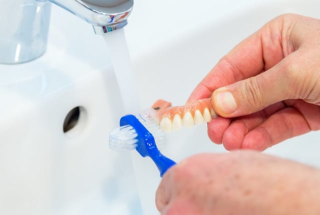 denture cleaning mistakes
